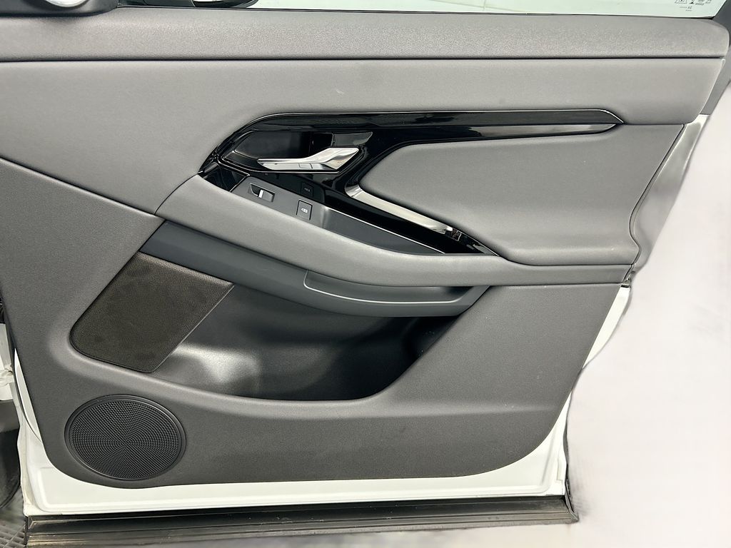 Thumbnail: 2025 Land Rover Range Rover Evoque - 24