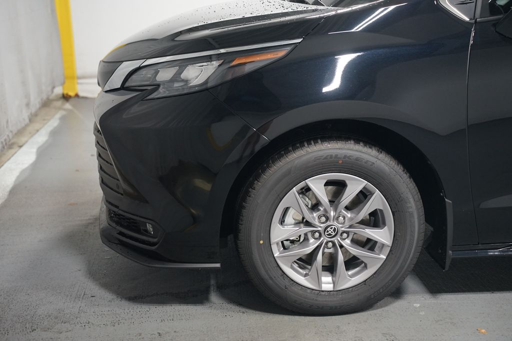 Thumbnail: 2025 Toyota Sienna - 5