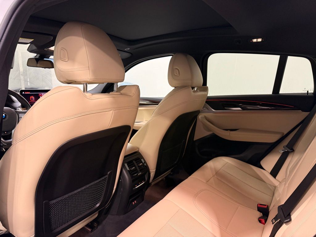 Thumbnail: 2023 BMW X4 - 21