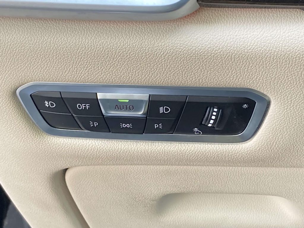 Used 2021 Black BMW sDrive40i image 19