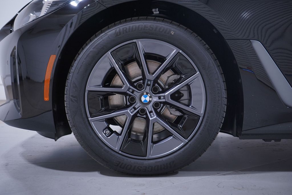 Thumbnail: 2025 BMW i4 - 2