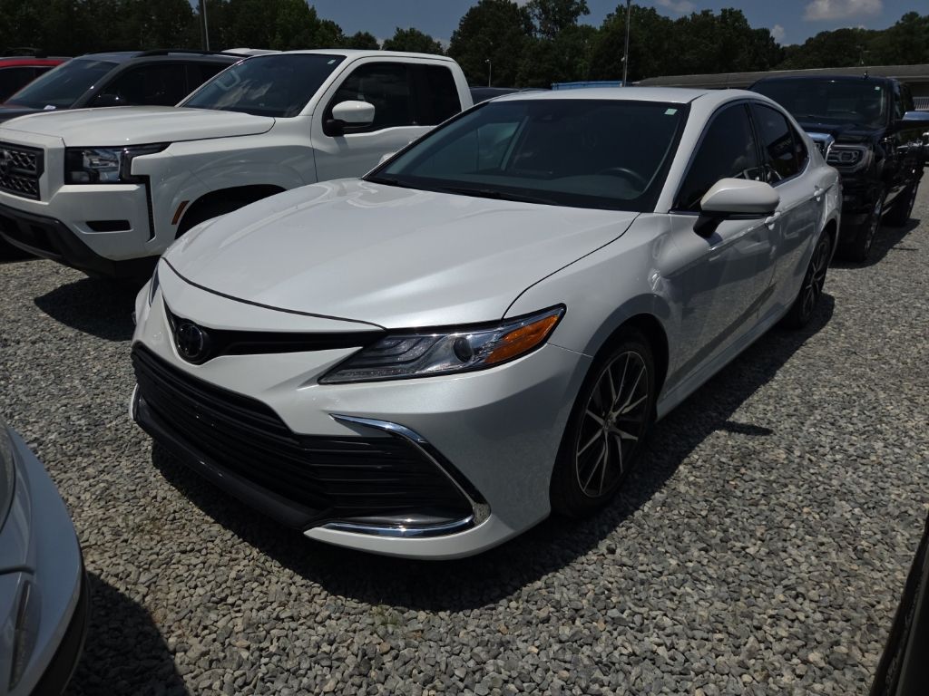2023 Toyota Camry XLE's photo