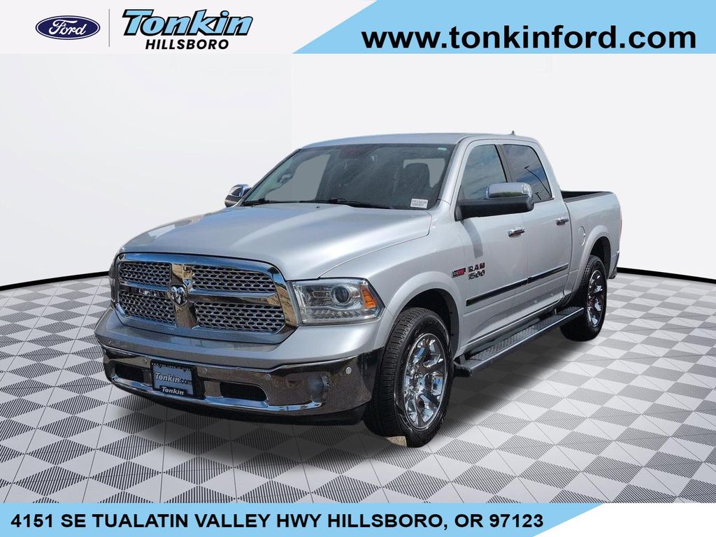 2016 RAM 1500 Plata (Bright Silver Clearcoat Metallic) Camioneta Todo terreno 8 velocidades Automática
