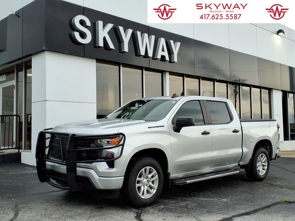 Silver Ice Metallic 2022 Chevrolet Silverado 1500 Pickup Truck Four-Wheel Drive 8-Speed Automatic
