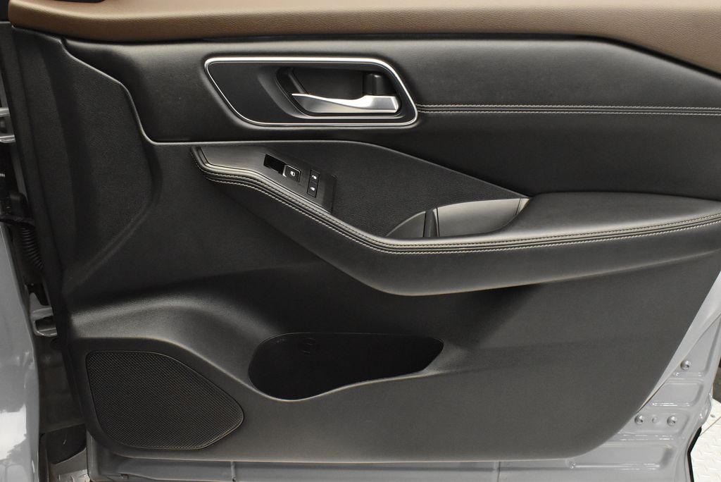 2023 Nissan Rogue Platinum 23