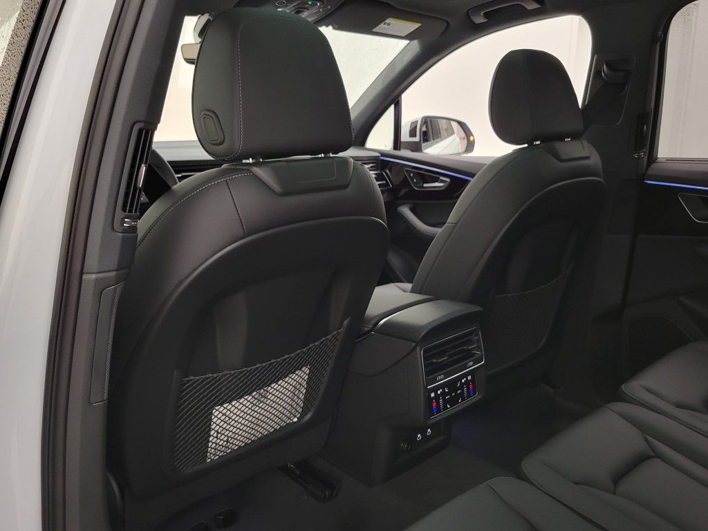 Thumbnail: 2026 Audi Q7 - 28