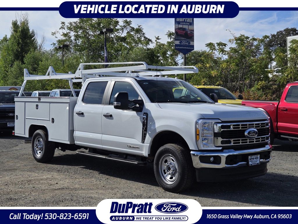 Oxford White 2026 Ford F-350 Super Duty Chassis Pickup Truck Four-Wheel Drive Automatic