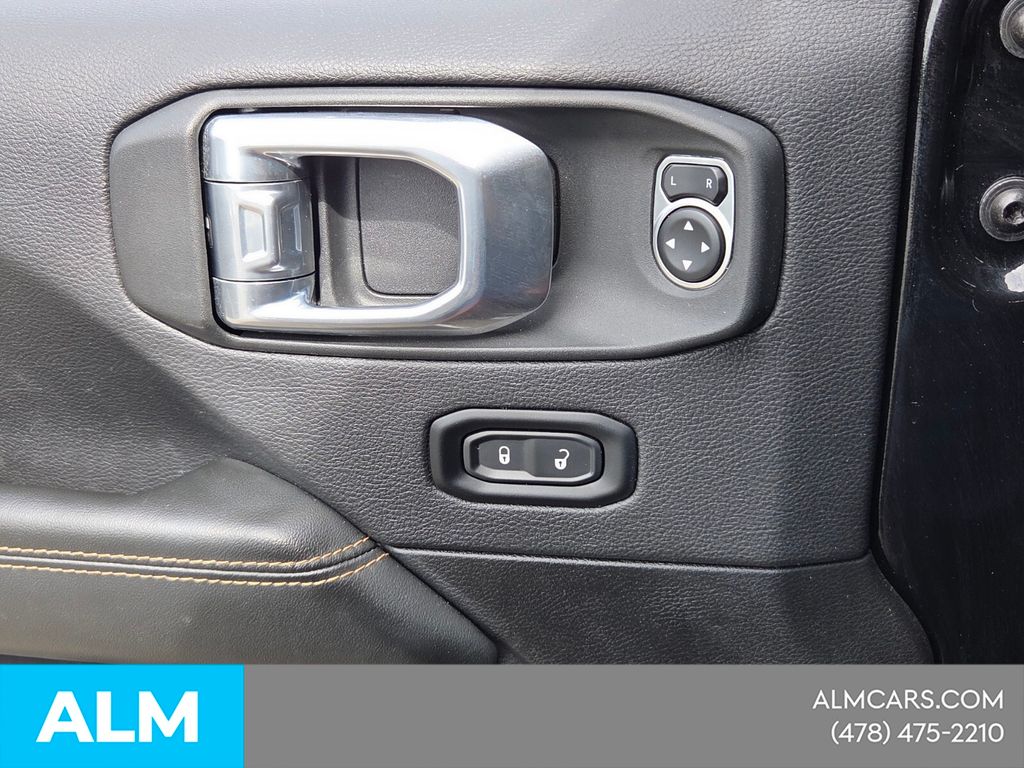 Used 2025 Black Jeep Sahara image 30