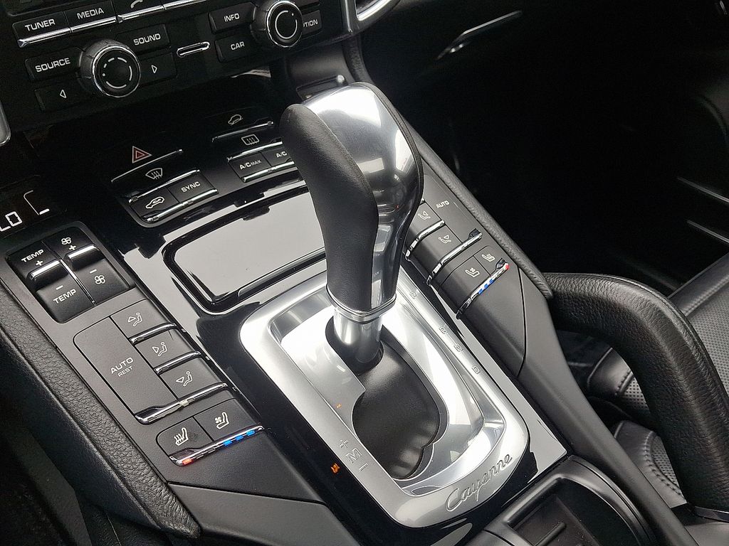 Thumbnail: 2015 Porsche Cayenne - 15