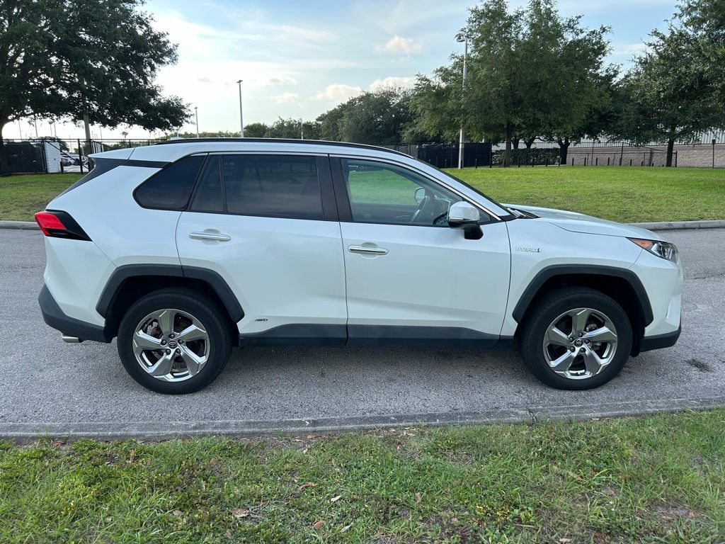 Thumbnail: 2021 Toyota RAV4 - 6