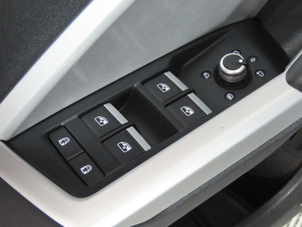 Thumbnail: 2025 Audi Q3 - 32