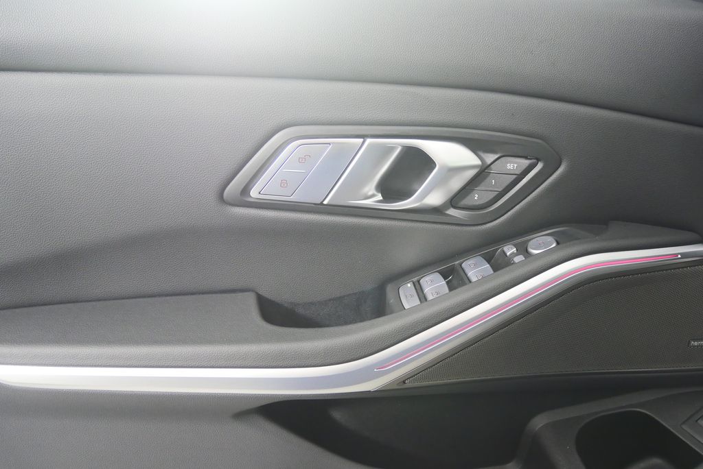 Thumbnail: 2025 BMW 3 Series - 9