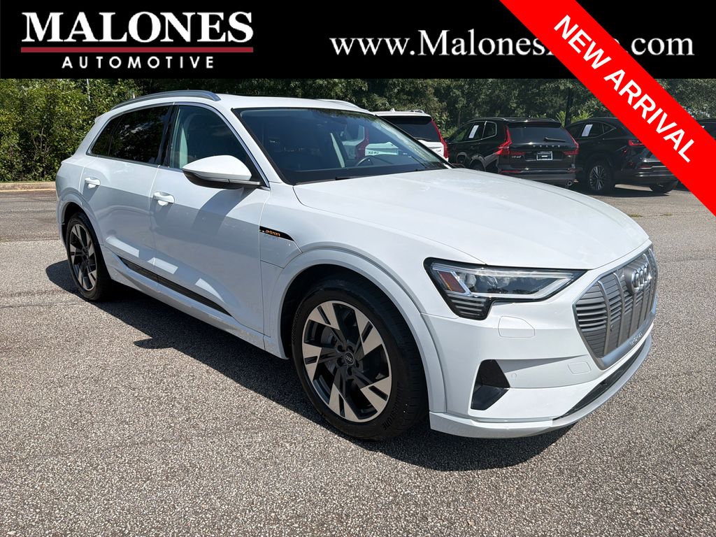 Glacier White Metallic 2022 Audi e-tron SUV / Crossover All-Wheel Drive Automatic