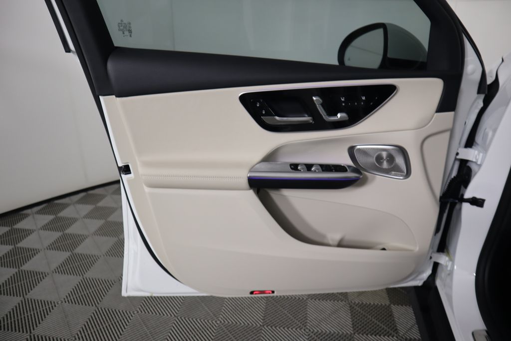 2025 Mercedes-Benz GLC 300 26