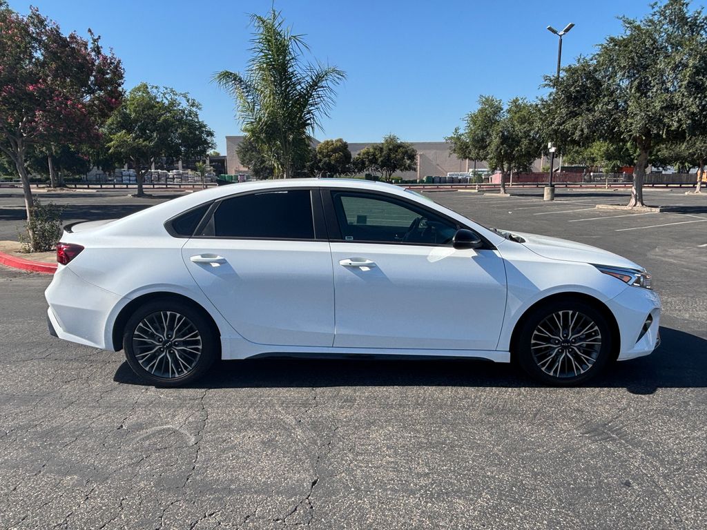 Thumbnail: 2024 Kia Forte - 4