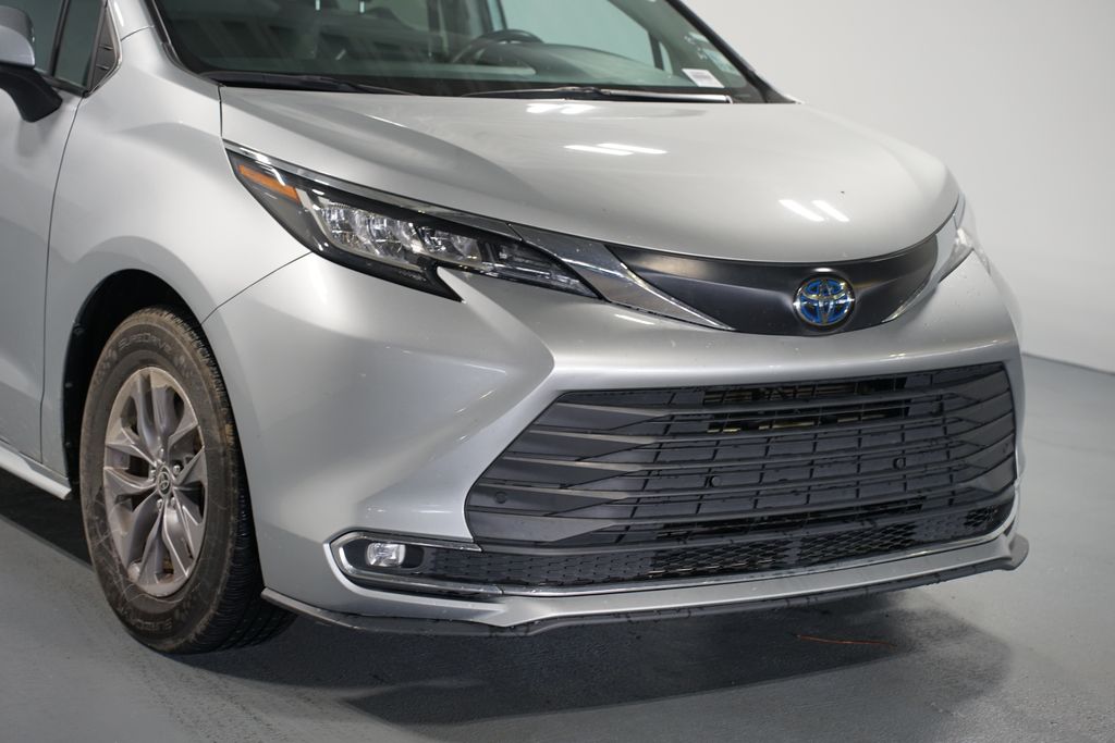 Thumbnail: 2023 Toyota Sienna - 4