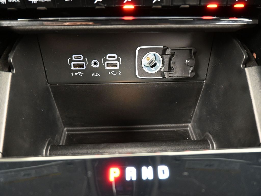 Used 2023 Diamond Black Crystal Pearlcoat Jeep Limited image 26