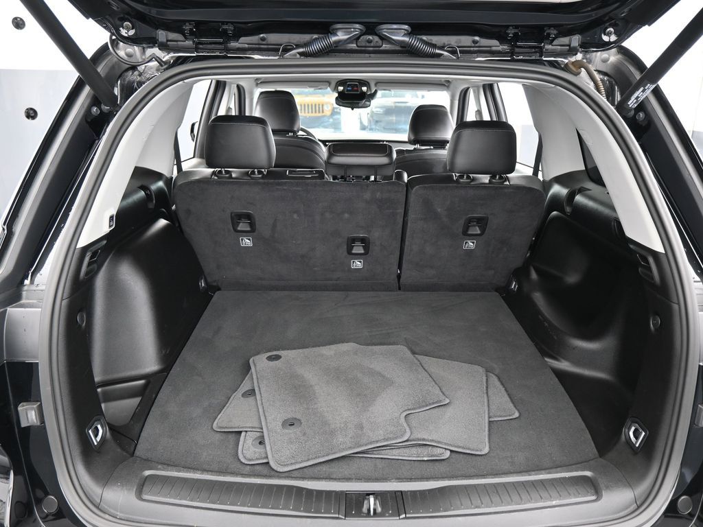 Used 2023 Diamond Black Crystal Pearlcoat Jeep Limited image 42