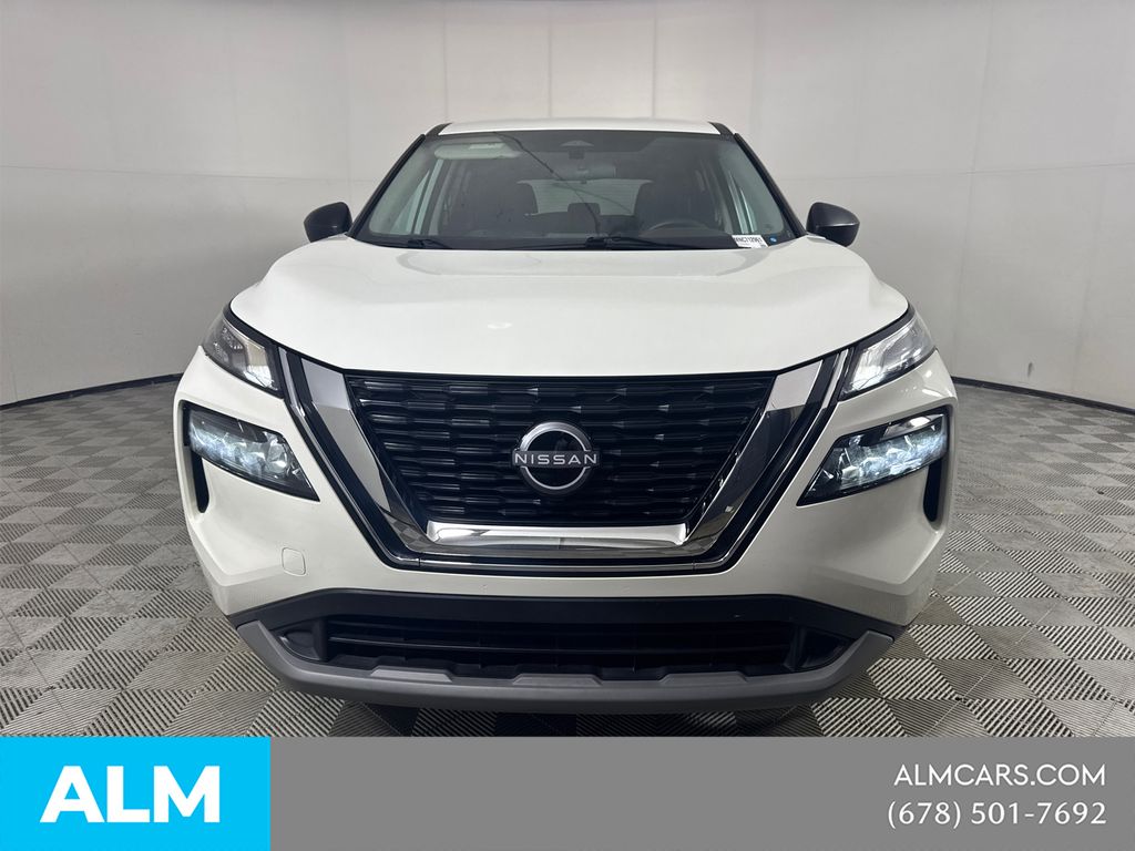 Used 2022 White Nissan S image 3