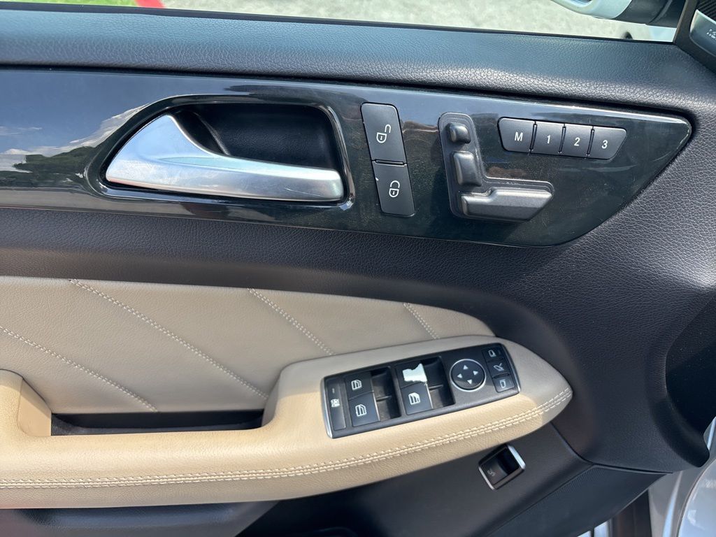 Thumbnail: 2016 Mercedes-Benz GL-Class - 12