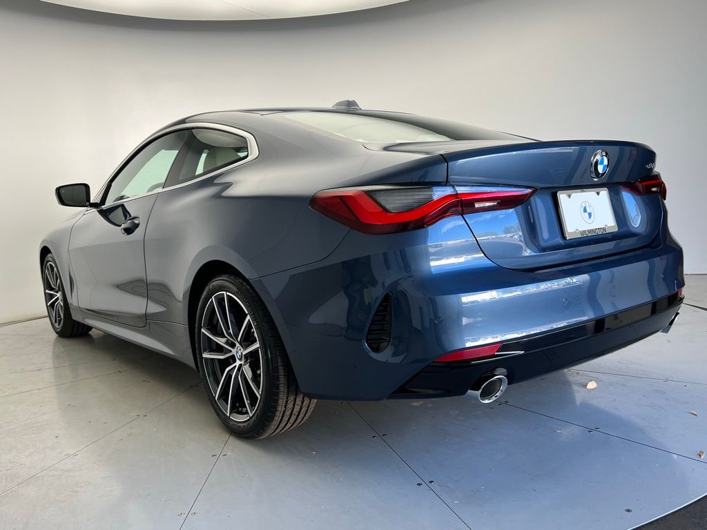 Thumbnail: 2026 BMW 4 Series - 4