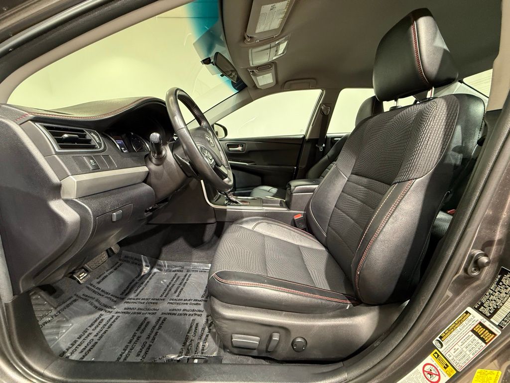 2017 Toyota Camry SE 12