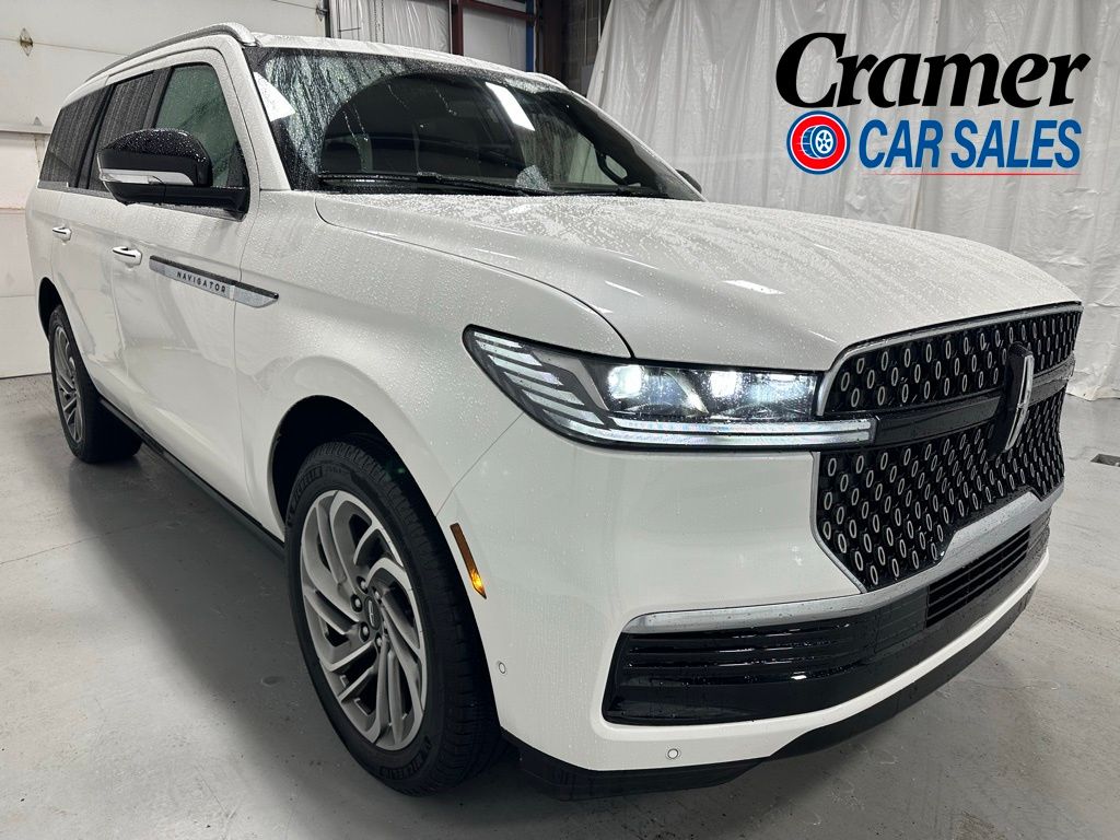 Pristine White Metallic Tri-Coat 2025 Lincoln Navigator Reserve 4WD SUV / Crossover Four-Wheel Drive Automatic