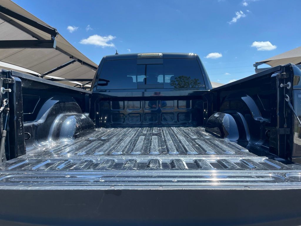 Thumbnail: 2019 RAM 1500 Classic - 8