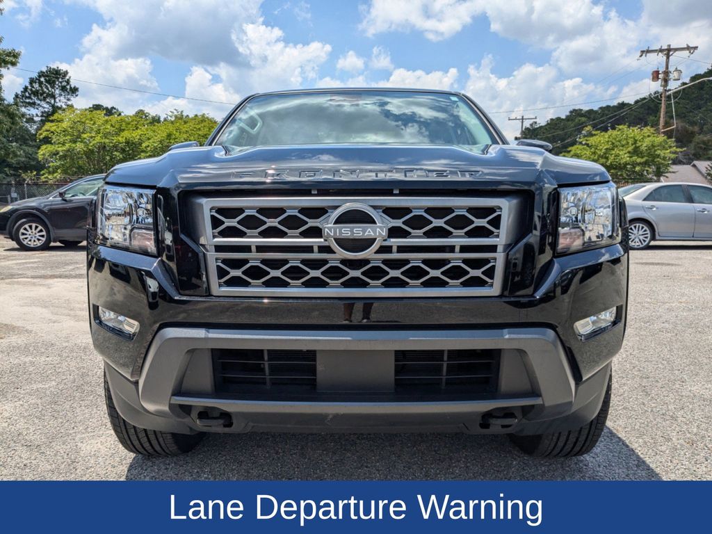 2024 Nissan Frontier SV