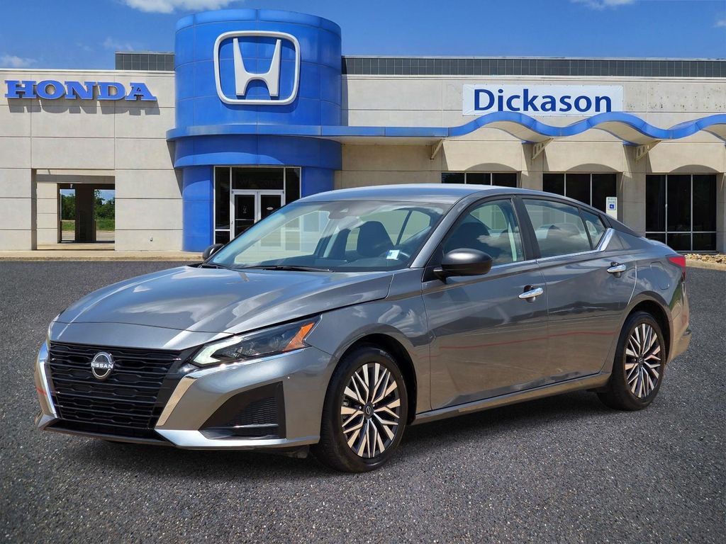Gray (Gun Metallic) 2025 Nissan Altima 2.5 SV FWD Sedan Front-Wheel Drive Continuously Variable Transmission