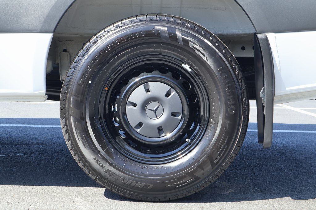 Thumbnail: 2025 Mercedes-Benz Sprinter - 10