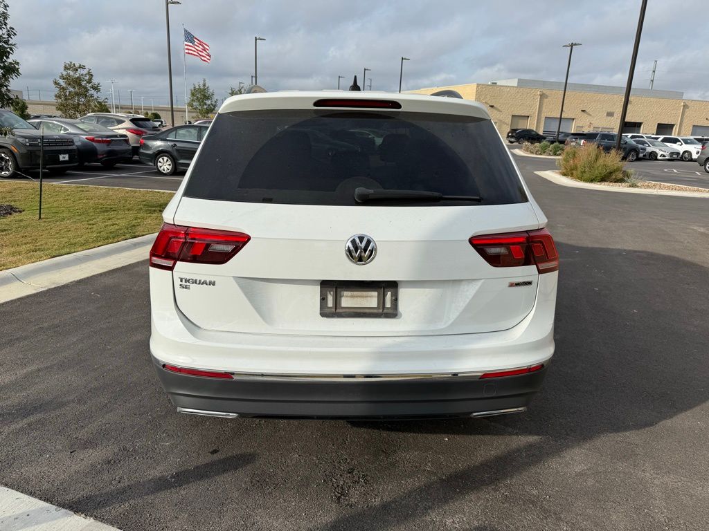 Thumbnail: 2021 Volkswagen Tiguan - 5