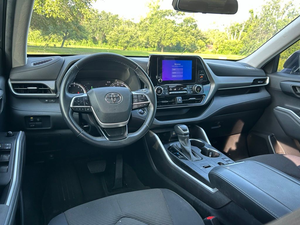 Thumbnail: 2023 Toyota Highlander - 11