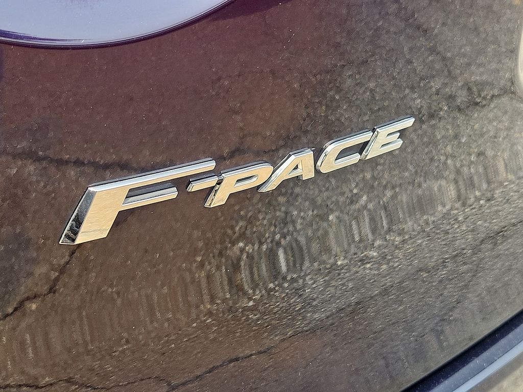 Thumbnail: 2020 Jaguar F-Pace - 31