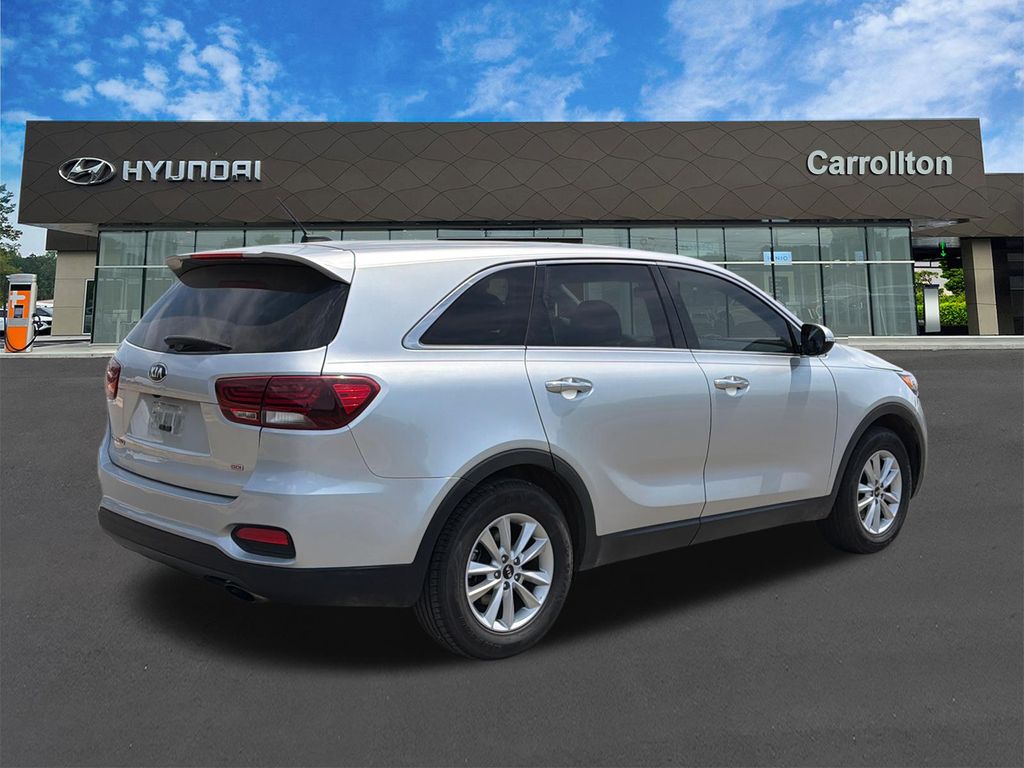 Used 2019 Sparkling Silver Kia L image 5