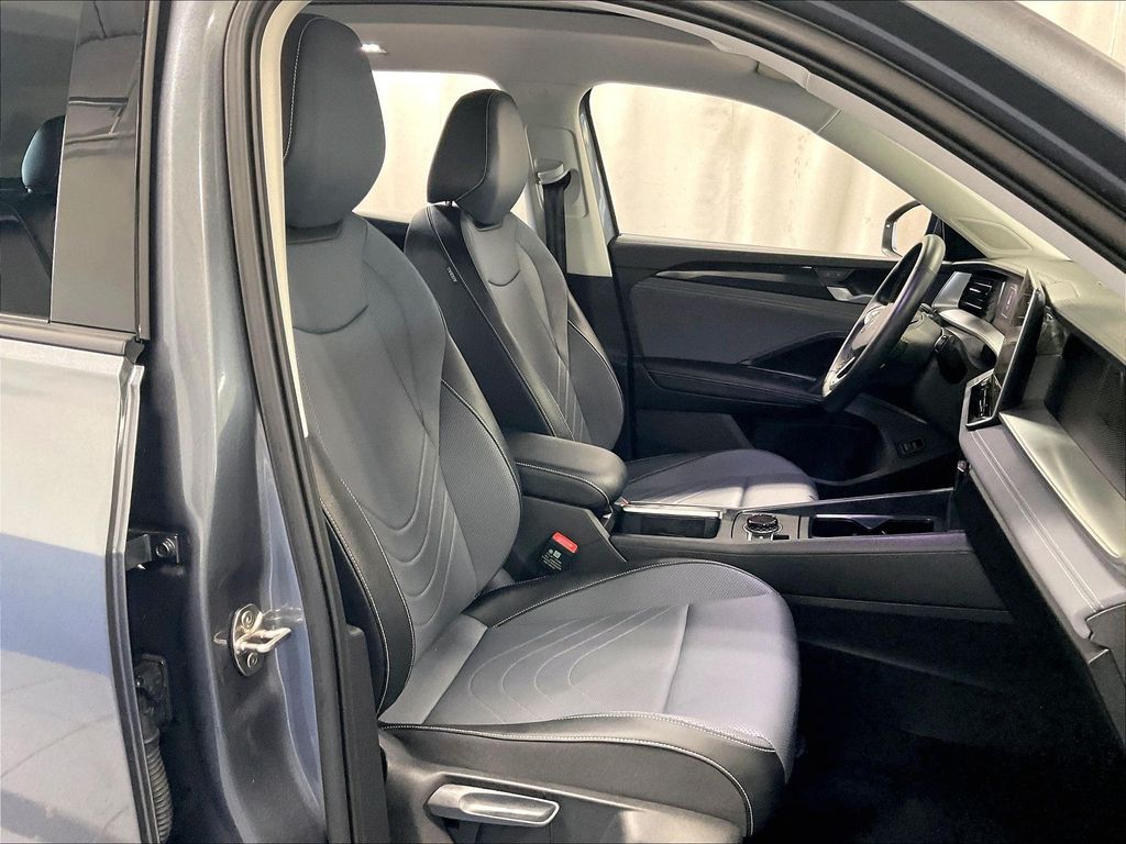 2025 Volkswagen Tiguan — photo 11