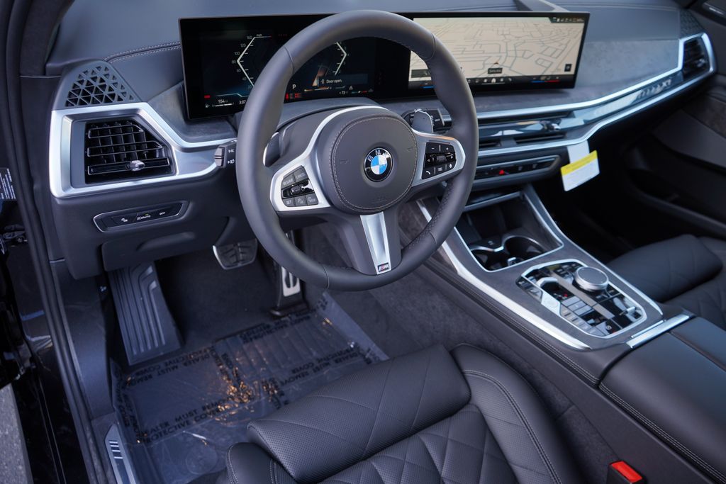 2025 BMW X7 xDrive40i 12