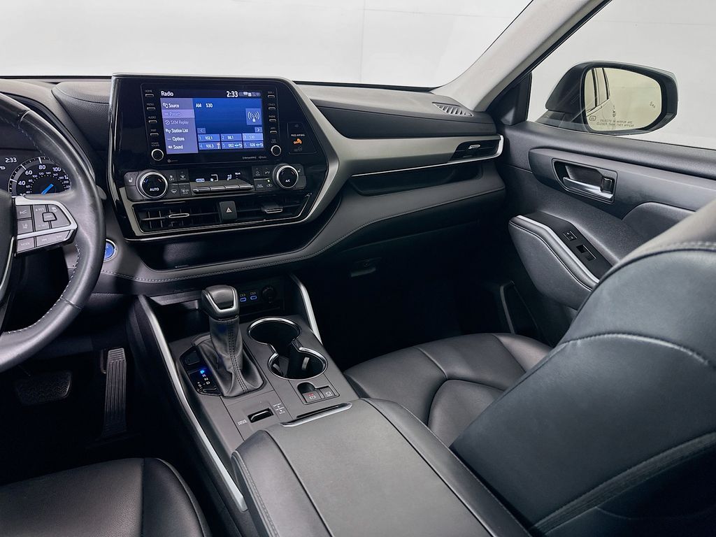 Thumbnail: 2022 Toyota Highlander - 23