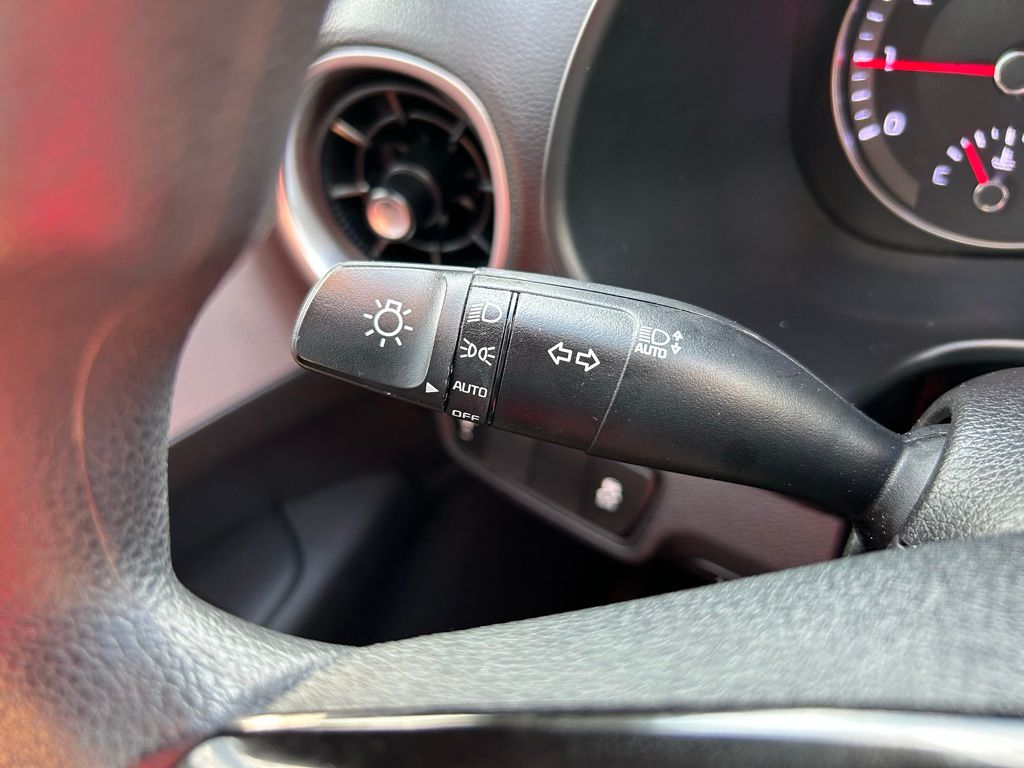 Thumbnail: 2022 Kia Forte - 21