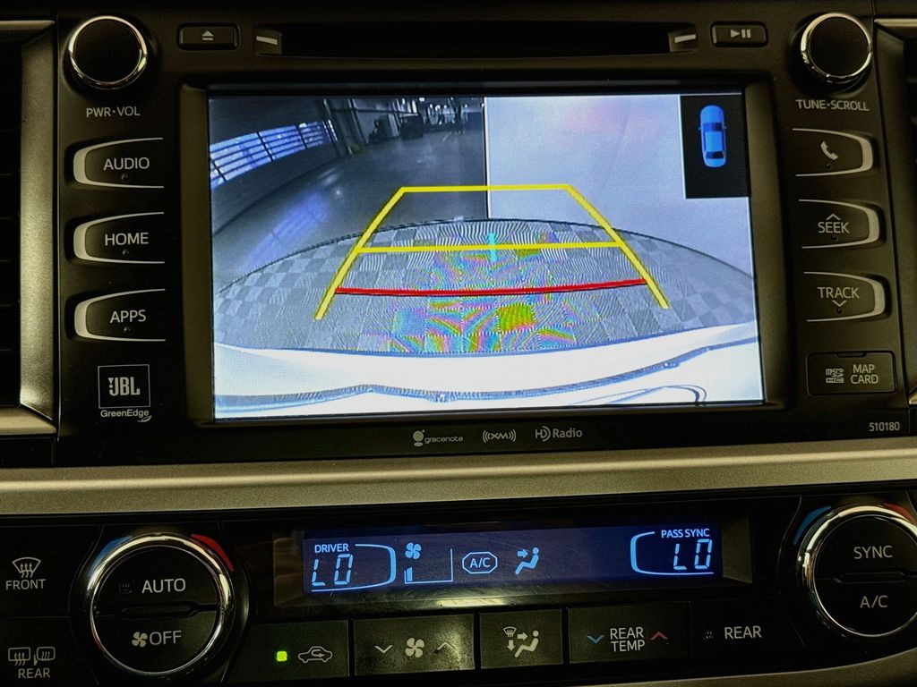 Thumbnail: 2018 Toyota Highlander - 14