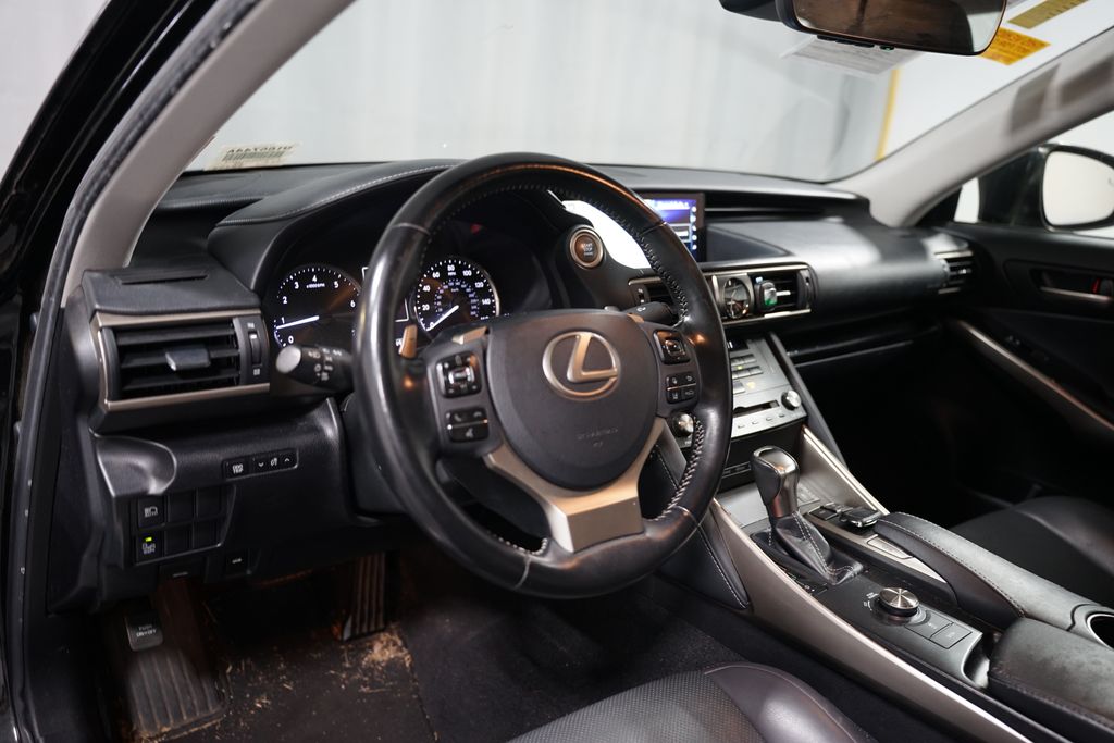 Thumbnail: 2018 Lexus IS - 7