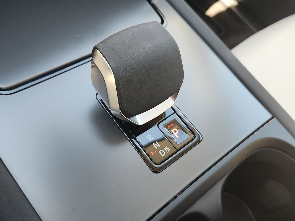 Thumbnail: 2025 Land Rover Discovery Sport - 15