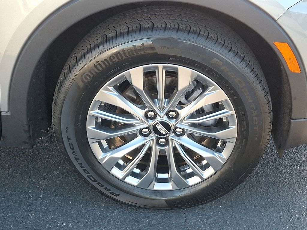 Thumbnail: 2025 Cadillac XT4 - 8