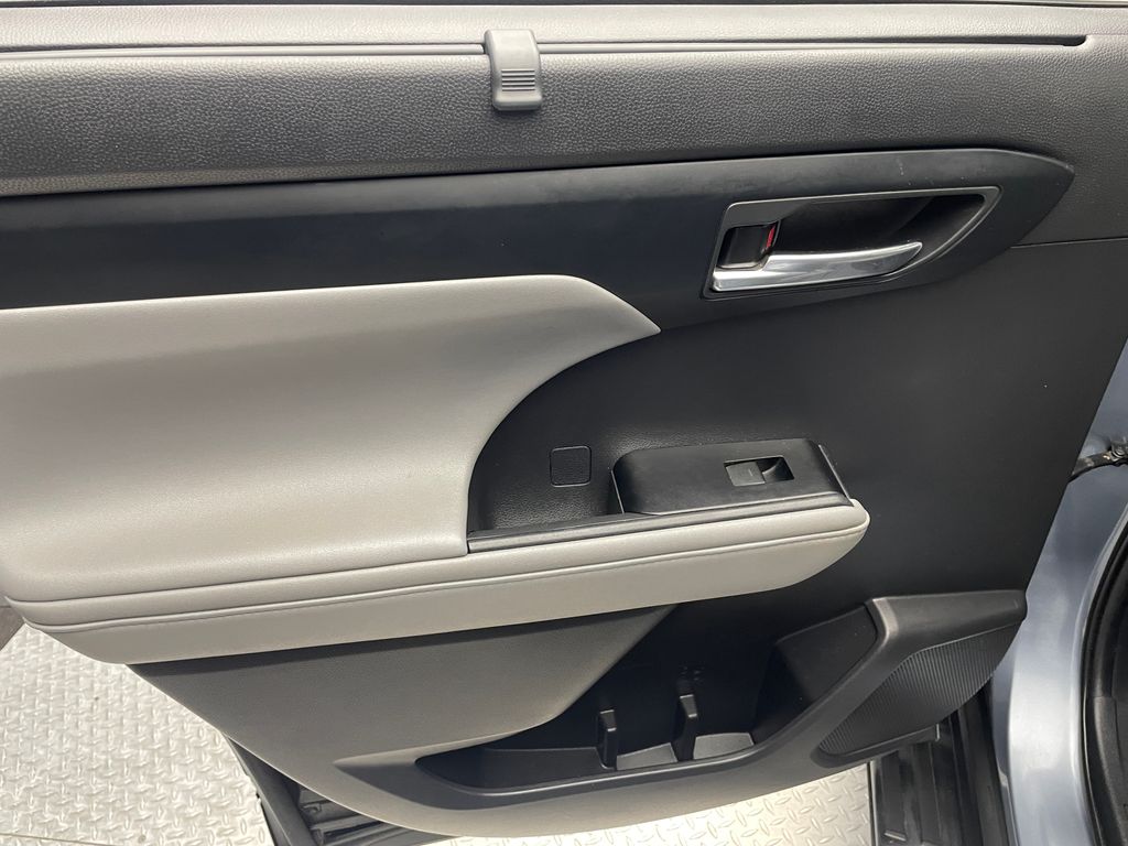 Thumbnail: 2020 Toyota Highlander - 13