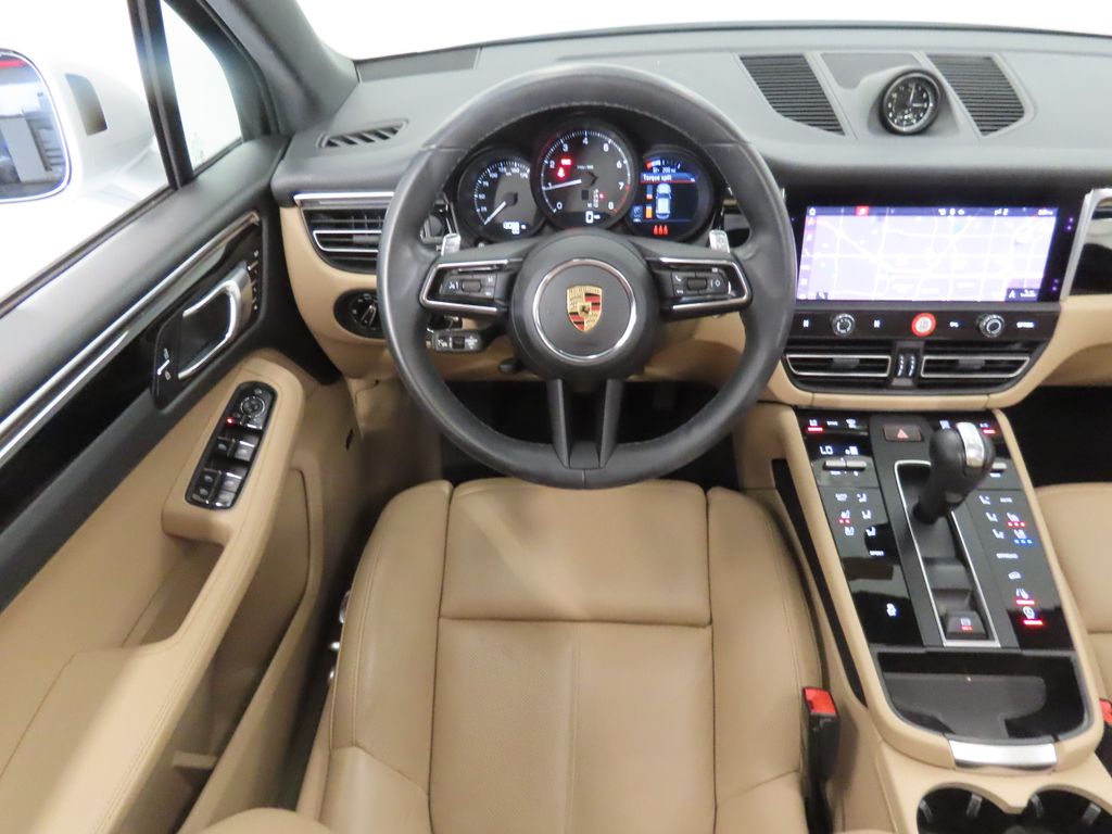 Thumbnail: 2025 Porsche Macan - 15