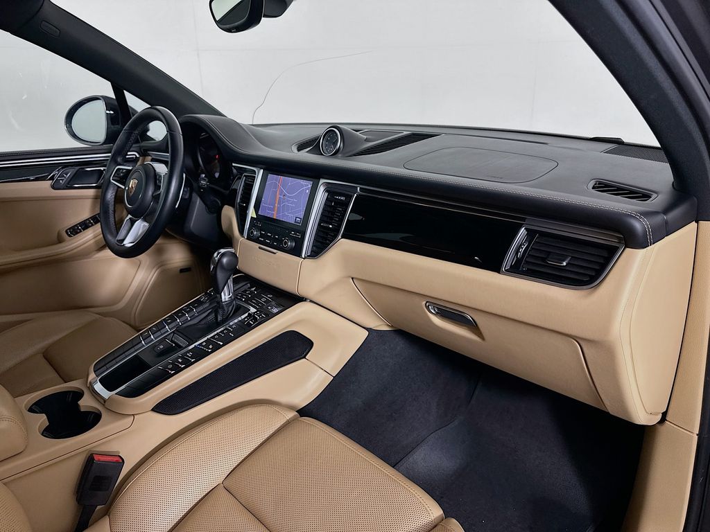 Thumbnail: 2018 Porsche Macan - 30