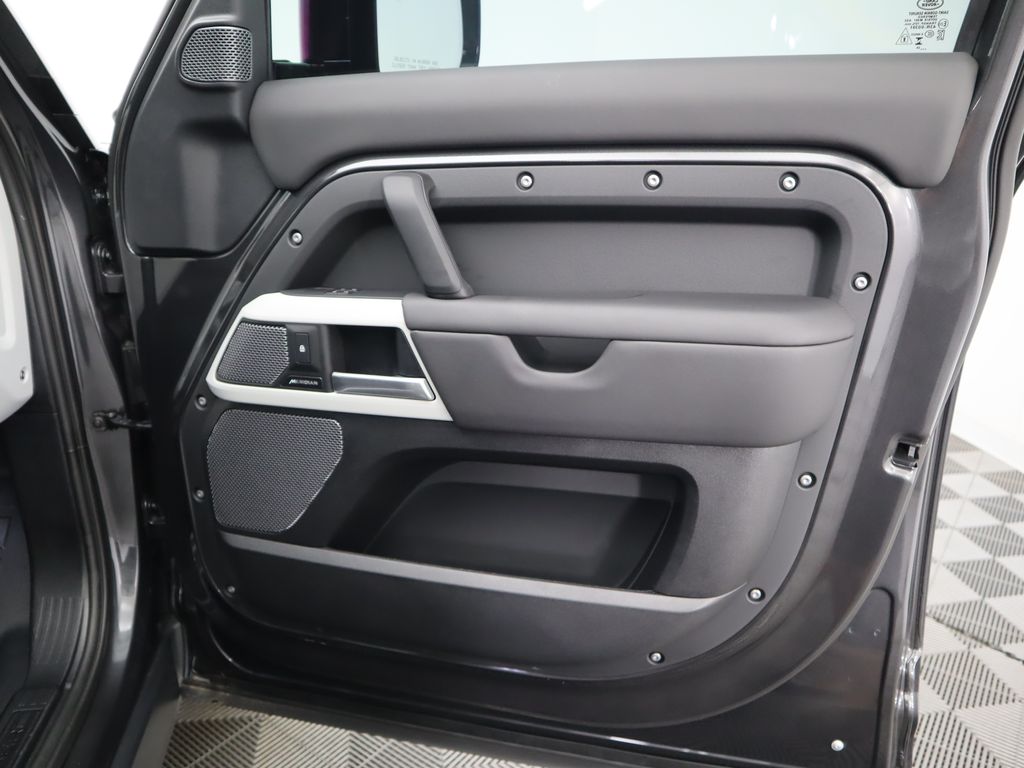 2024 Land Rover Defender 110 26