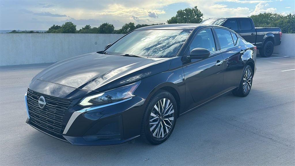 2025 Nissan Altima 2.5 SV Black at Durrett Motor Company