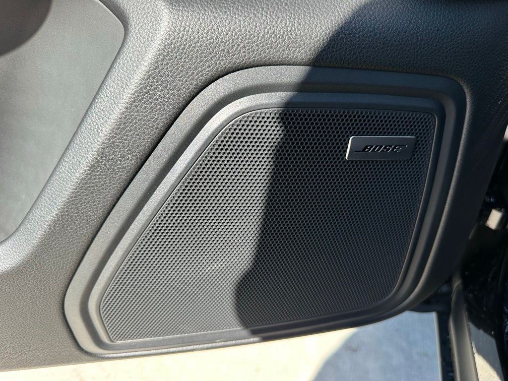 Thumbnail: 2026 Porsche Macan - 20