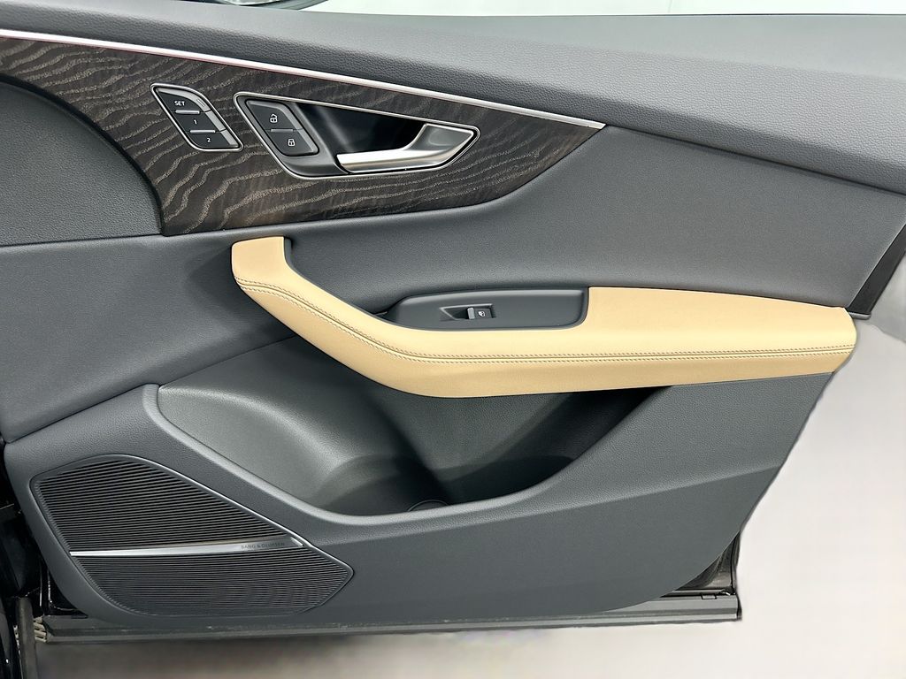 Thumbnail: 2026 Audi Q7 - 25